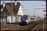 von einer Sybic geschobener Intercity, Steuerwagen 8097124, durchfährt am 11.3.2016 um 9.14 Uhr den Bahnhof Ribeauville in Richtung Straßbourg.