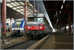 Licht und Schatten, Nebel und Sonne, und mitten drin die SNCF BB 67434 im Bahnhof von Strasbourg .