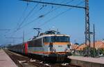 Scan vom Dia: An einem heißen Sommertag im August 1997 hat die BB 8608 mit ihrem Regionalzug den im Jahr 2012 aufgelassenen Bahnhof Bordeaux - St.