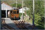 Kurz nach der Abfahrt von der Talstation Col de Saint-Ignace (198 müM) fährt der Train de La Rhune auf dem Weg zum Gipfel 905 (müM) am Dépôt der Chemin de Fer de la Ruhne