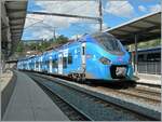 Der SNCF Coradia Polyvalent régional tricourant Z 31539M verlässt als TER 884517 den Bahnhof von Bellegarde-sur-Valserine.