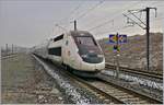 Der TGV 822 mit den Triebköpfen 310244 (führend) und 310243 (schiebend) erreicht Belfort-Montbéliard TGV. Der Euroduplex ist als TGV 9880 von Luxembourg (ab 07:24) nach Montpellier Saint-Roch (an 15:03) unterwegs.

11. Jan. 2019