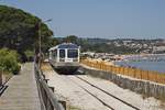 Direkt an den Stränden entlang führt der Weg der  Tramway de la Balagne  nach Calvi, am 09.06.2014 sind hier (verdeckt) X57051 und XR 9701 bei Balagne-Orizontenuvo unterwegs.