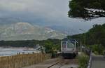 X 57051 und XR 9701 umfahren am 16.06.2014 auf dem Weg nach Ile-Rousse die Bucht von Calvi, hier zwischen Balagne-Orizontenovu und Tennis Club.