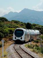 AMG 815 der CFC durchfährt am 19.06.2014 mit dem Nachmittagszug von Calvi nach Ponte Leccia den Haltepunkt Sainte-Restitude