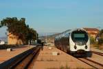 Im Bahnhof L'Ile-Rousse wartet AMG 802 der CFC am 12.06.2014 mit dem letzten Zug des Tages auf die Weiterfahrt nach Calvi