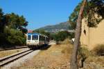 Die Strandbahn von L'Ile-Rousse nach Calvi mit X 97051 an der Spitze fährt am 09.06.2014 in den Bahnhof Calenzana-Lumio ein.