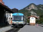 Ankunft im Bahnhof Annot auf halbem Weg zwischen Nice und Digne.
Doppeleinheit aus Steuerwagen XR-1351 und Triebwagen X-351.
(05.10.2004)