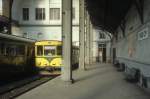 CP, Chemins de fer de Provence: Autorail / Triebwagen in der Halle der Gare Nice CP (Gare de Provence) / des CP-Bahnhofs in Nice / Nizza im August 1980.