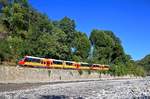 Ein moderner Triebwagen der Serie 801-806 bei Villars sur Var, 26.08.2012.