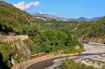  Train des Pignes  Autorail 805/806 verlsst Villars sur Var in Richtung Digne, 26.08.2012.