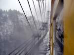 Der Zug fhrt am 05.03.2008 ber die 240 m lange Gisclar-Hngebrcke zwischen den Stationen Sauto km 23 1224 m und Fontpedrouse km 20 1051 m.