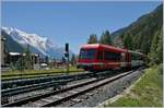 Der SNCF Z 850 N° 54 (94 87 0001 858-3 F-SNCF) verlässt als TER 18920 Argentière. Der Zug ist in Vallorcine gestartet und fährt bis nach St-Gervais les Bains le Fayet und zeigt sich hier vor dem Hintergrund der Mont-Blanc Gruppe.

7. Juli 2020