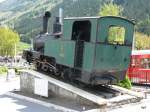 F - Mer de Glace - Neben dem Bahnhofsgebude der Chemins de Fer de Montenvers als Denkmal die Dampflok Nr.6 am 23.05.2010 