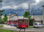 Der Triebwagen “Jeanne“ der Tramway du Mont Blanc steht mit Beiwagen im Talbahnhof Le Fayet zur Bergfahrt Richtung Nid d'Aigle bereit.
19.08.2016 | 16:41