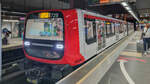 Metro Lyon Zug 728 als Linie B nach Oullins Gare in Saxe Gambetta, 31.07.2022.