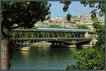 Auf der Brücke  Pont de Bir-Hakeim  überquert die Metrolinie 6 die Seine in Paris. Die kunstvoll gestaltete, doppelstöckige Brücke wurde 1906 errichtet und steht unter Denkmalschutz. Auf der Metrolinie 6 kommen seit 1974 gummibereifte Züge der Baureihe MP 73 zum Einsatz, zu denen auch der Zug 6508 gehört. (19.07.2018)