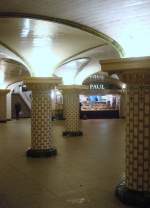 Gewlbeartige Verteilerhalle der Metro-Station Saint Lazare - unter dem gleichnamigen Fernbahnhof im 8.