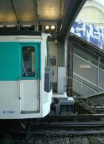 Metro-Waggon vom Typ MP73 in der Station Bir Hakeim, auf der Linie 6.  13.7.2009