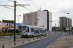 Durch die nördlichen Pariser Vorstädte fährt ein Tw der Straßenbahn der Ile de France im Sommer 1993 in Richtung Saint-Denis