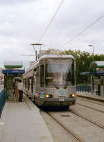 Paris RATP Ligne de tramway / SL T1 (TFS / Tw M1 101) Place de la Libération (Hst.