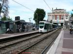 Von Tram Nummer401 gefhrte Doppeltraktion im Bahnhof Meudon-sur-Seine unterwegs auf der Linie T2 Richtung La Dfense.