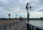 Strassenbahn ohne Fahrtdraht: auf der Brcke von Bordeaux optisch sehr ansprechend.