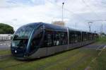 Frankreich / Straenbahn Bordeaux: Alstom Citadis 402 der TBC Bordeaux, Wagen 1309, aufgenommen im September 2015 an der Haltestelle  Arts & Mtiers  in Bordeaux.