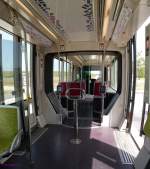 Innenansicht Tram Divia-1032 (Alstom Citadis 302). 
Die Fahrzeuge sind 32,7 m lang und 2,4 m breit. 

Seit Ende 2012 gibt es in Dijon wieder ein Straßenbahnnetz, das aus zwei Linien besteht.
2015-06-08 Dijon-Valmy