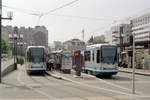 Grenoble TAG Ligne de tramway / SL A (TFS / Tw 2008) / B (TFS / Tw 2013) Place de la Gare / 
Gare SNCF) im Juli 1992. - Scan eines Farbnegativs. Film: Kodak Gold 200-3. Kamera: Minolta XG-1.