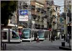 - Herbst in Strasbourg - Der ganz normale Wahnsinn an der Haltestelle Homme de Fer in Strasbourg, wo sich die Trams der Linien A, B, C, D und F begegnen und kreuzen.