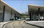 . Sichtbeton-Architektur -

Die Endhaltestelle der Straßburger Linie B Hoenheim Gare. 

21.04.2006 (M)
