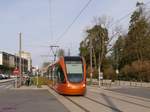 Le Mans Tram SETRAM-1009(Citadis302 Alstom2007)ist unterwegs auf der Ligne T2 kurz vor der Haltestelle Jacobins-Quinconces. 
2016-02-28 Le Mans Avenue-de-Paderborn