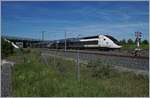 Der SNCF inoui TGV 822 Duplex verlässt Belfort-Montbéliard TGV in Richtung Dijon.