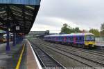 First Great Western 166219 aus London, mit First Capital Connect Triebzug aus Bicester am Bahnsteig links, die Fugngerbrcke in der Mitte soll in nchster Zeit durch einen Neubau ersetzt werden.