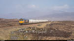 GBRf 66733 mit dem leeren Alcan-Zug am 24. April 2019 im Rannoch Moor bei Corrour auf dem Weg von Fort William nach North Blyth.