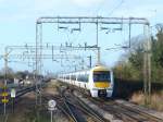 c2c-Zug 357 017 von London Fenchurch Street nach Shoeburyness erreicht am 6.1.2014 pünktlich den Bahnhof Leigh-on-Sea.