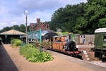 Die winzige Lok  Fenchurch  mit dem Panoramawagen und den zwei Vorortszugwagen der Londoner Metropolitan Railway in Horsted Keynes, 16.Juni 2024. Die Bluebeöll Railway besitzt übrigens noch eine zweite A1x-Lok, die  Stepney  von 1875 (British Railways 32655).   