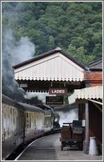 Es wurde erfolgreich versucht den Betrieb auf der Llangollen Railway so authentisch wie mglich zu gestalten. Abfahrt nach Carrog. (16.08.2011)