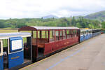 Die Ravenglass & Eskdale Schmalspurbahn in Nordwest-England: Verschiedene 381 mm-Spur-Personenwagen in Dalegarth.