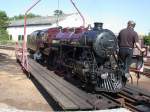 Romney, Hythe & Dymchurch Railway
Die amerikanische Pacific No 9 mit dem englischen Namen Winston Churchill wird auf der Drehscheibe in New Romney abgedreht. (20.07.2001)