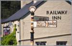 Die Dampfschmalspurbahnen in Nordwales sind ein wichtiger Wirtschaftszweig, fazu gehrt auch die Verpflegung und Unterbringung der Touristen. Railway Inn im Dorf Abergynolwyn. (04.09.2012)
