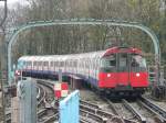 Piccadilly Line nach Heathrow - bei Osterley.