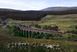 LMS 5690 berquert auf einer wchentlich stattfindenden Sonderfahrt bei Cow Gill den Dent Head Viaduct, 01.09.2010.