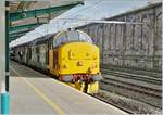 Die von Northern gemietete Class 37 mit der Nummer 37403 und dem Namen Isle of Mull ist mit ihrem Zug von Barrow (ab 14:37) in Carlisle (an: 17:28) eingetroffen und wird um 17:37 nach Barrow