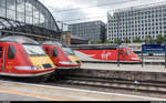HST-Paradies London King's Cross? Gleich drei Virgin Trains East Coast HST mit den Triebköpfen 43239, 43300 und 43299 stehen am 8. August 2017 im Bahnhof.