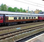 Britische Personenwagen - Pullman-Wagen: Die Firma Pullman betrieb 1874-1962 in Grossbritannien luxuriöse Wagen für höchsten Komfort und mit Bedienung. Nach 1962 wurde der Pullman-Service als Abteilung der Britischen Staatbahn weitergeführt, im Rahmen ihres Hotel- und Catering-Angebots. Die letzten eigentlichen Pullman-Wagen wurden 1966 gebaut. 1985 wurde ein Pullman-Service endgültig eingestellt (abgesehen von Sonderzügen). Im Bild ist Pullman-Wagen  Amethyst  von 1960 in einem Touristik-Dampfzug der West Coast Railways eingereiht, Lancaster, 11.Juli 2012 