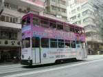 Eine Hogkonger Straenbahn mit chinesischer Werbung am 9.3.2008 in Wanchai