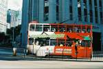 die berhmte Hongkonger Straenbahn, die auf Honkong Island verkehrt; hier mit einem Motiv passend zur Fuball WM 2002. Aufgenommen Ende Juni 02.