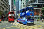 Hongkong Tw 163 und Tw 3 begegnen sich in der Johnston Street, Wan Chai, 26.08.2013.